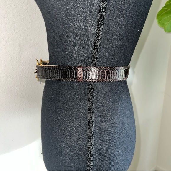 Vintage Women’s Gold Tone Leaves Buckle with Genuine Dark Brown Snake Skin Belt main image 12